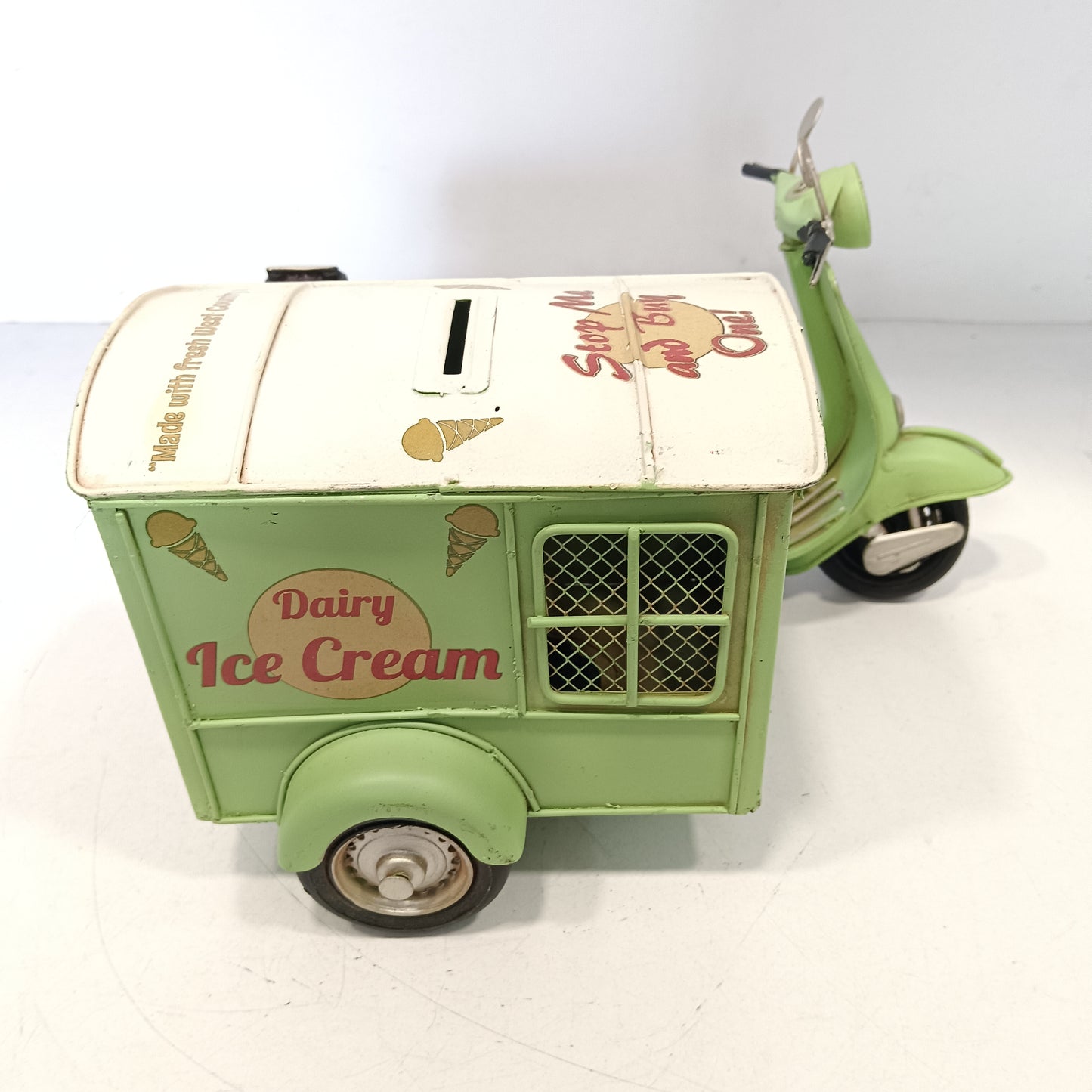 Vintage ice cream scooter model metal craft showpiece