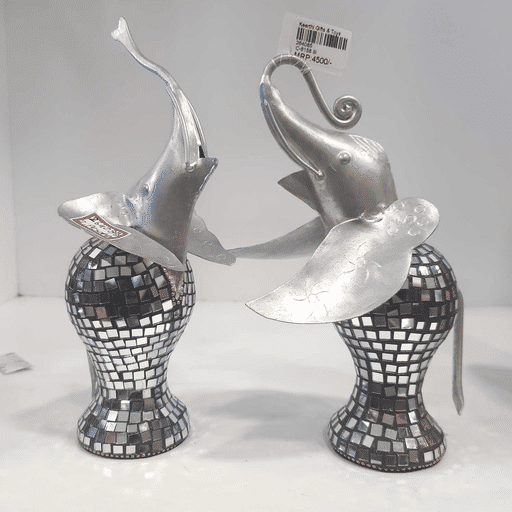 Elephant showpiece decored with mirrors