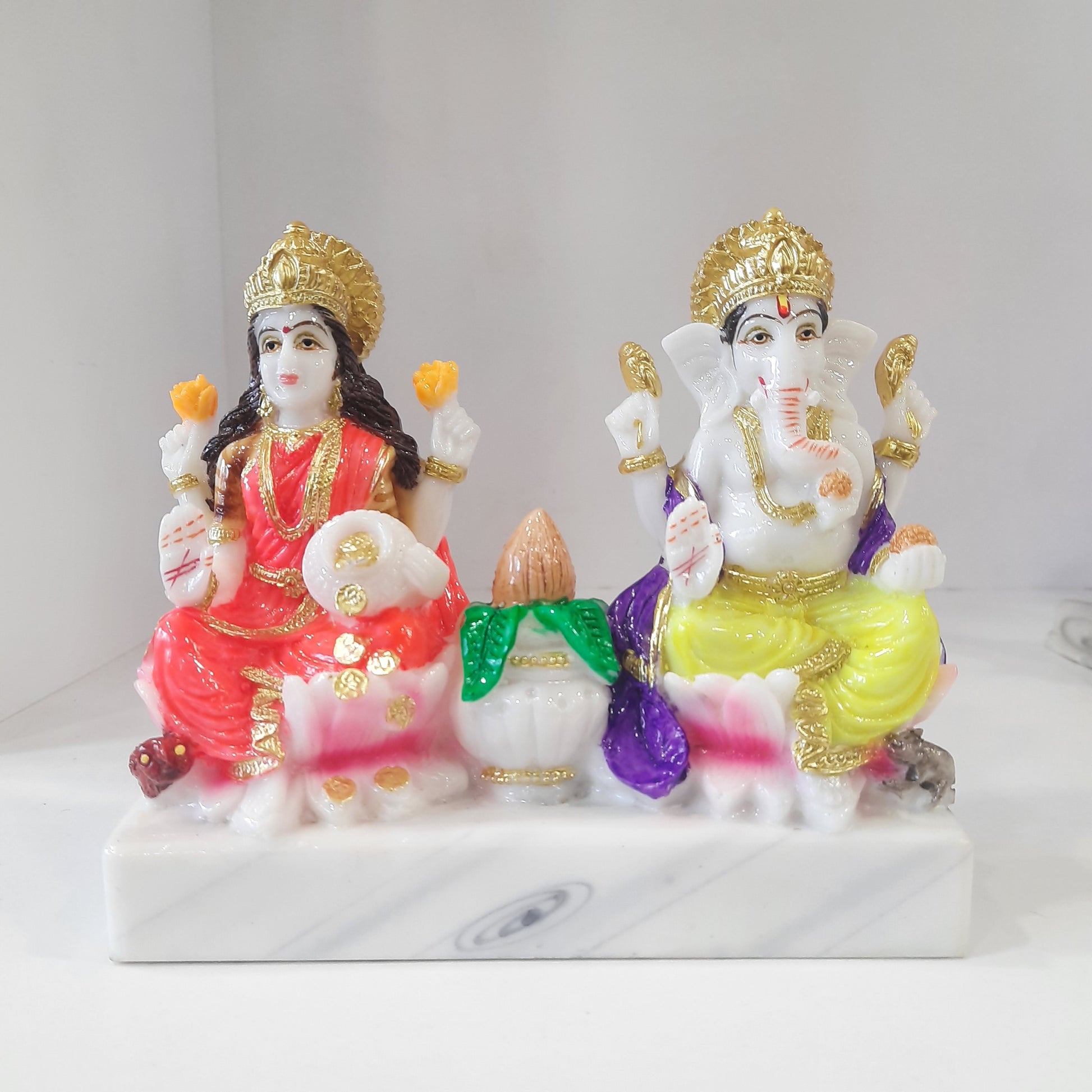 Lakshmi devi and ganesh idol