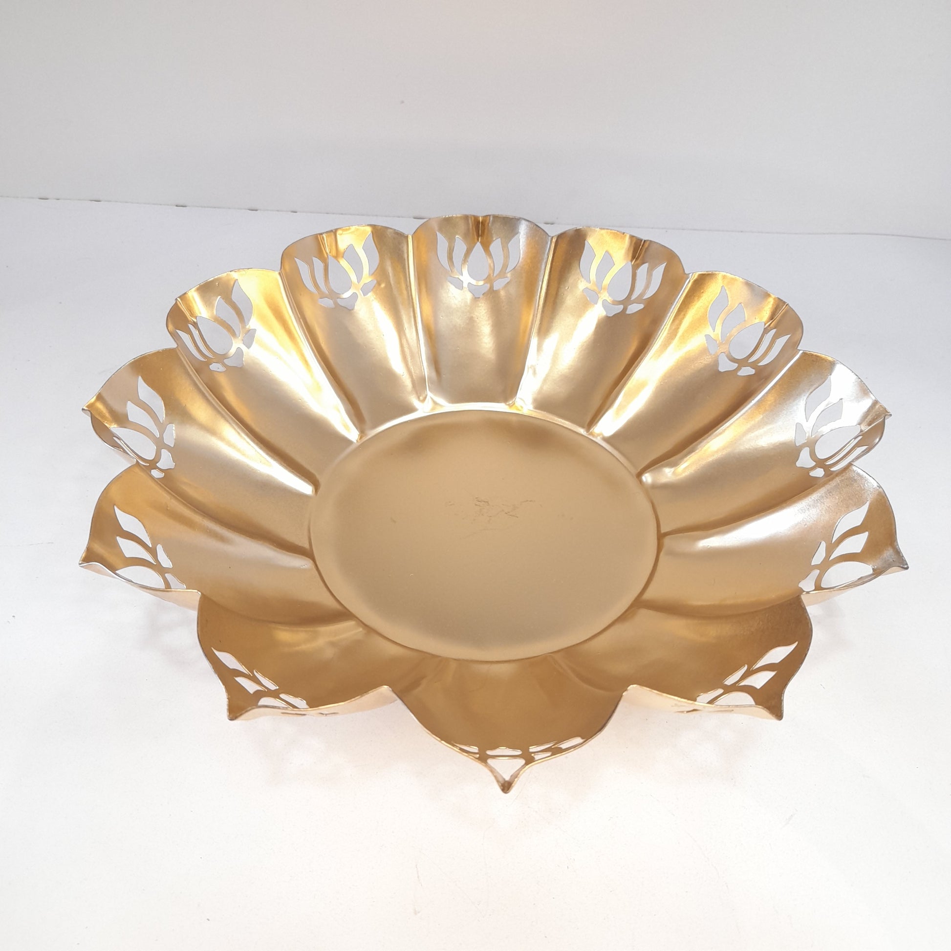 Decorative Vivid Lotus Urli Bowl for Diwali