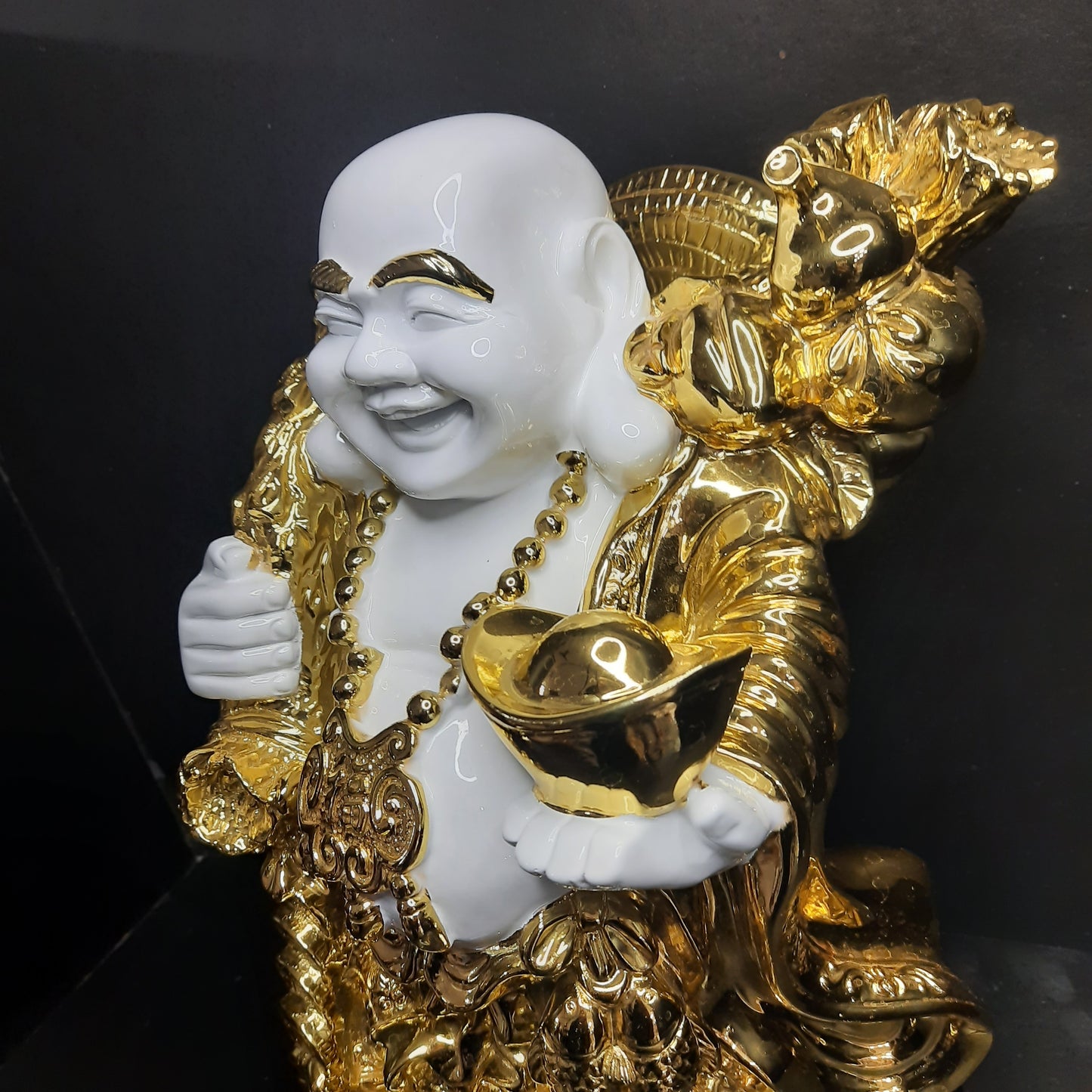 Laughing Buddha idol