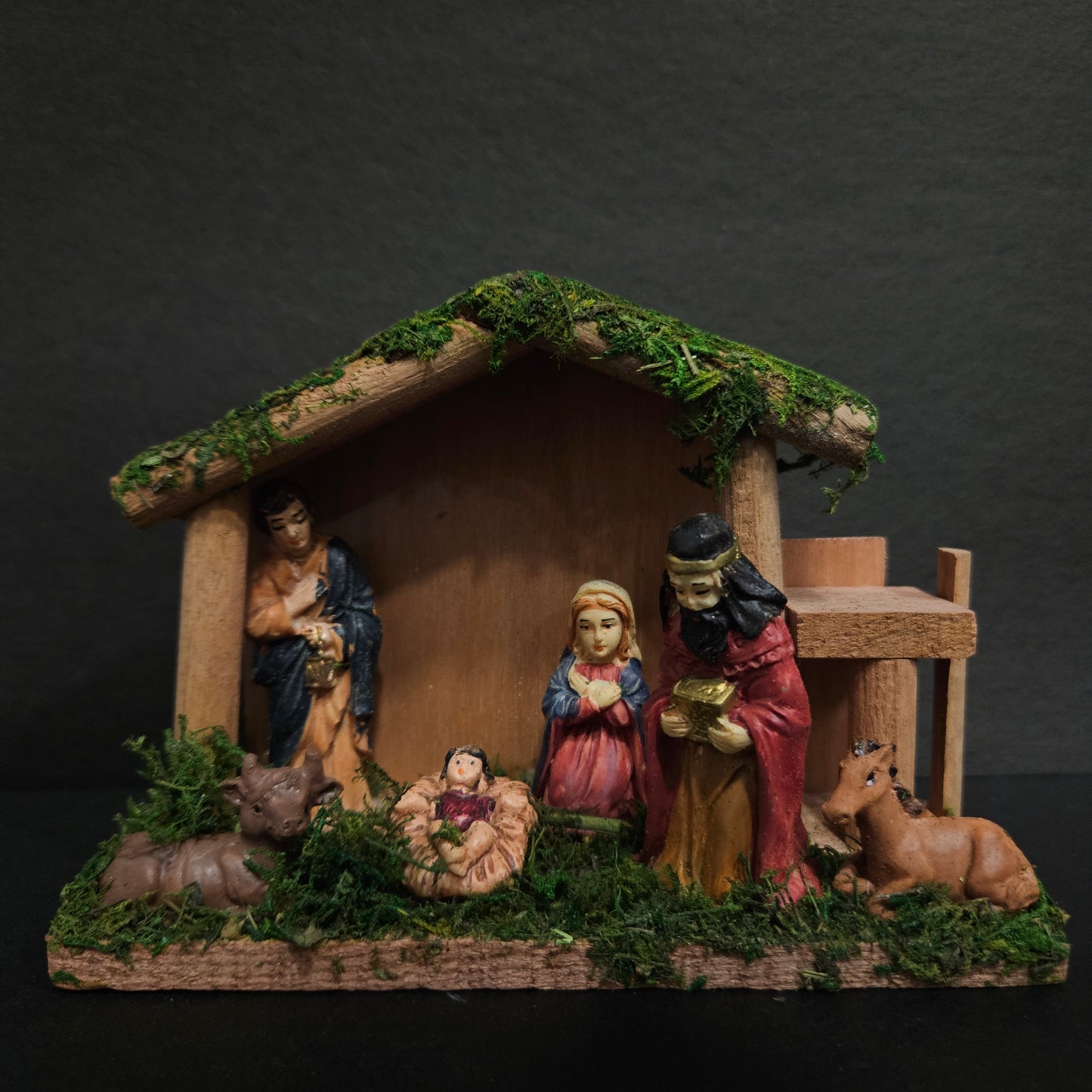 Wooden Hut with Polymarble Made Mary Joseph Baby Jesus Lamb Nativity Set Crib Set