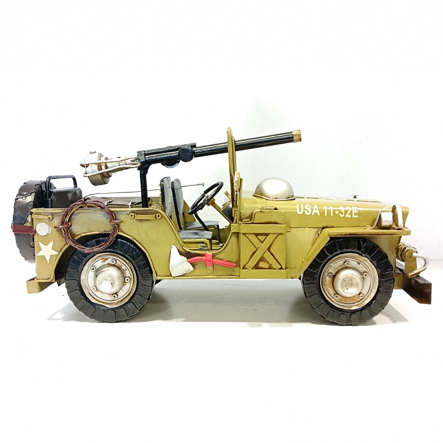 Vintage army jeep model metal craft showpiece