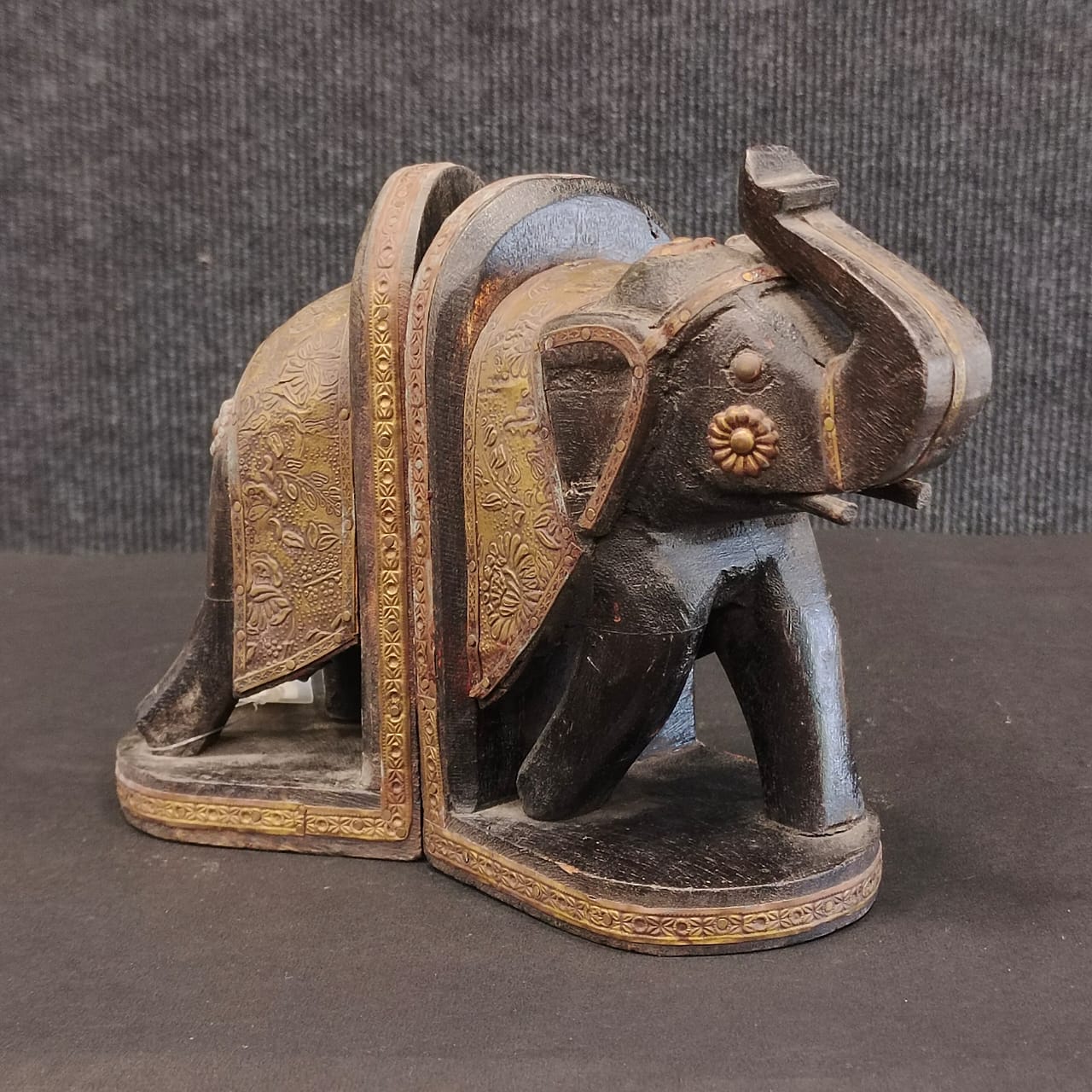 WOODEN ELEPHANT SHOW PIECE